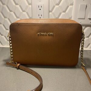 Michael Kors Jet Set Luggage/Cognac/Brown Crossbody Purse